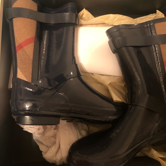 Burberry Shoes - Burberry rainboats